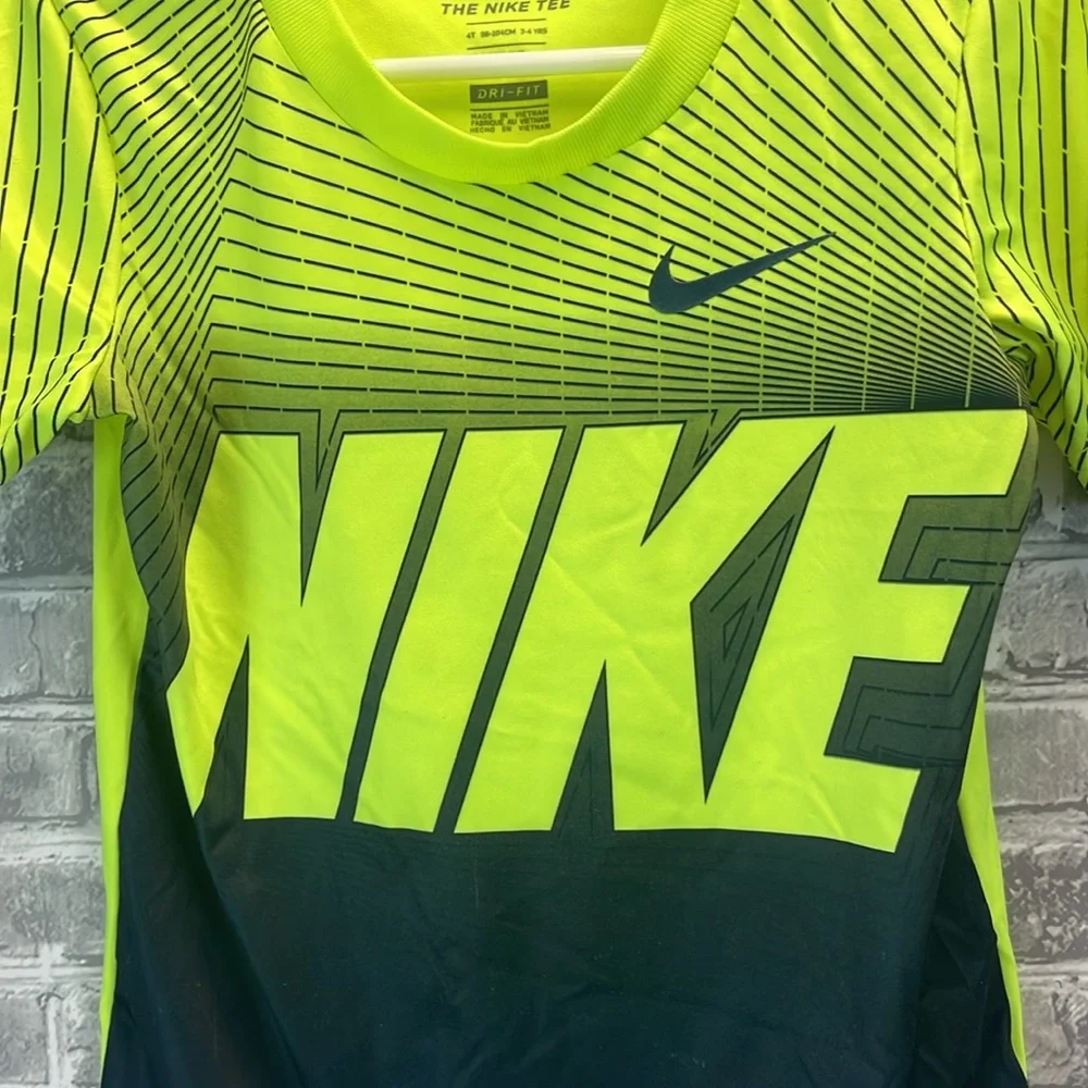 Nike vibrant tee